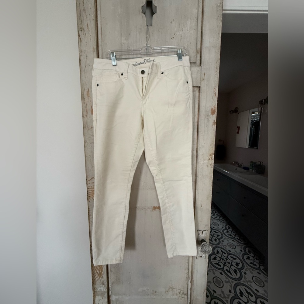 Universal Thread Size 8/29S ivory corduroy skinny leg jeans